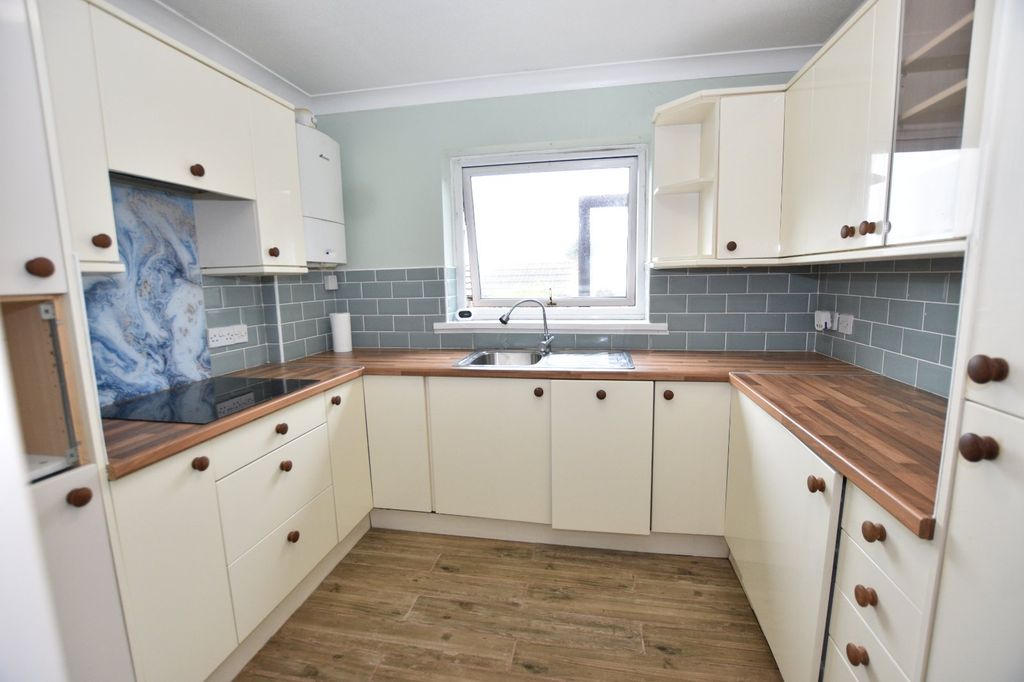 Property photo 3 of 15 Kitchen