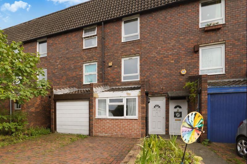 Property photo 2 of 4 40Ffaf2E-90cc-4d9B-A493-921ce2Bbd620-md The Front