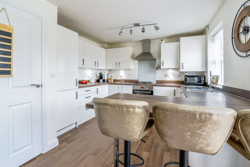 Property photo 2 of 26 Dining Kitchen