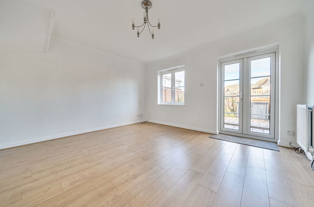 Property photo 3 of 17 1397306-12-696A39...