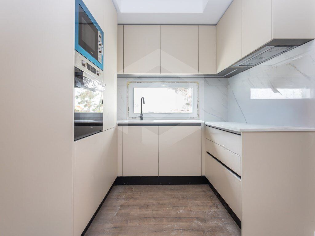 Property photo 1 of 18 T3 Geminated House + Office | 2 Suites | Courtyard | Fernão Ferro