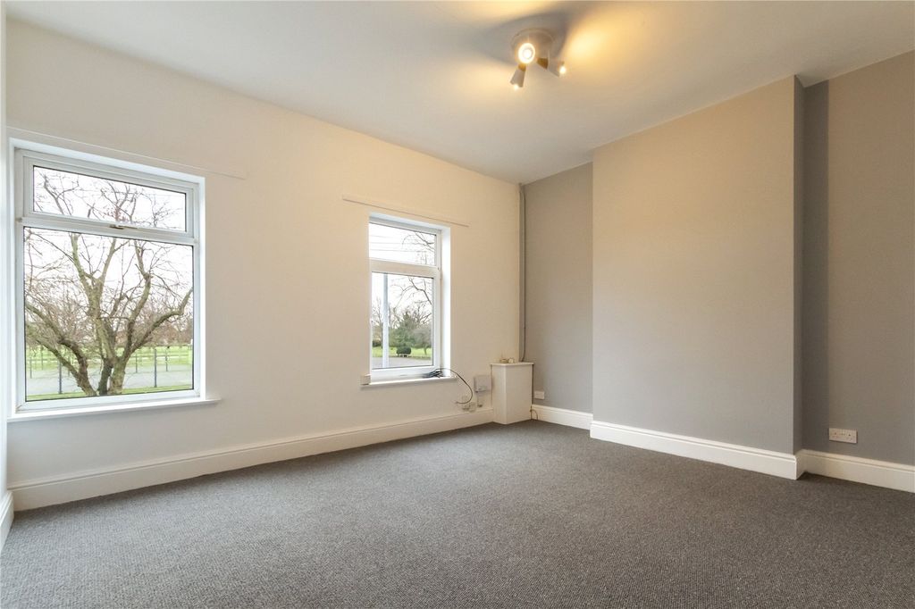 Property photo 3 of 6 Picture No. 04