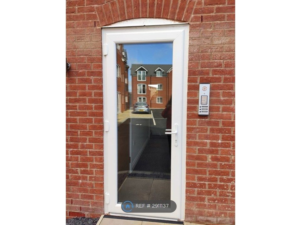 Property photo 3 of 20 Secure Entrance To The Block