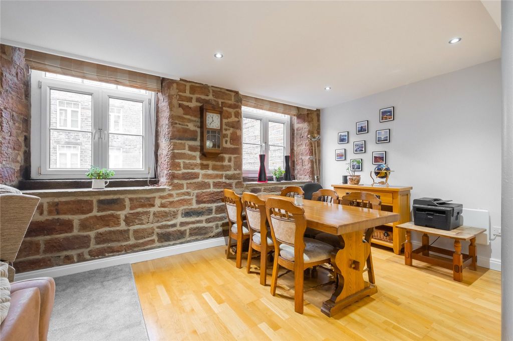 Property photo 3 of 16 Dining Area