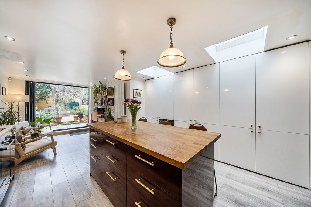 Property photo 3 of 18 1422024-11-69A826...