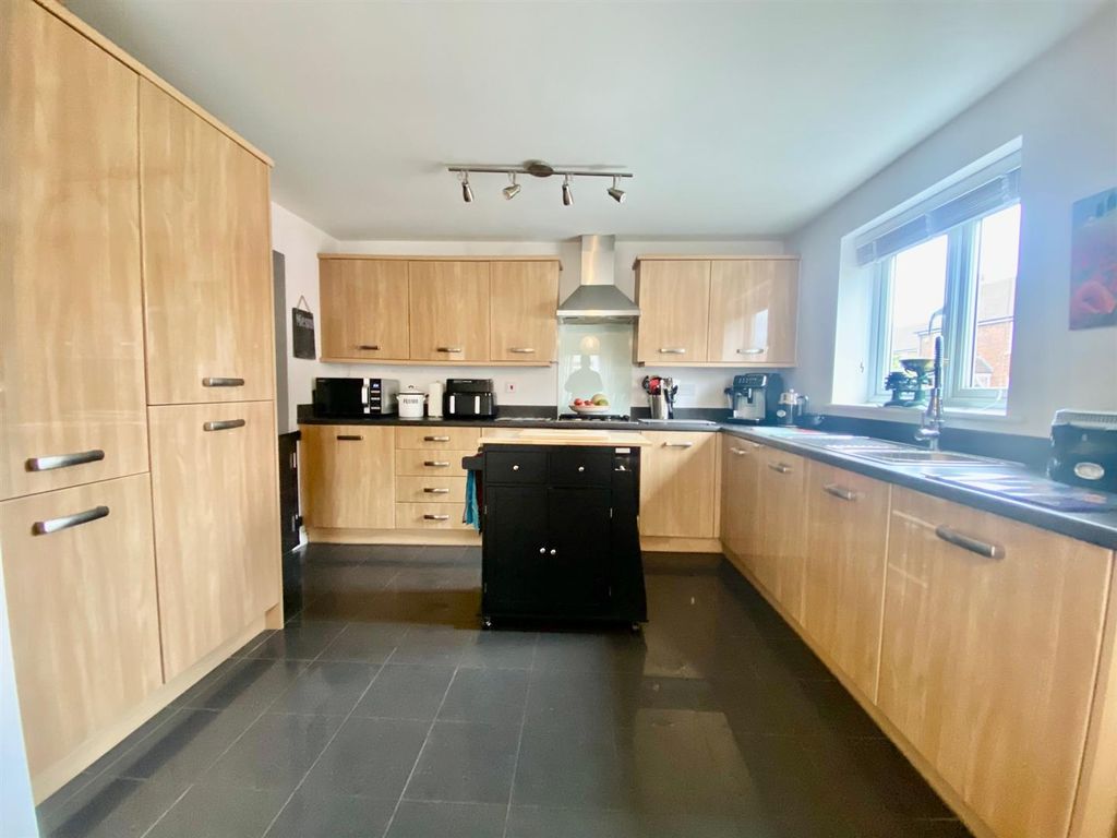 Property photo 2 of 24