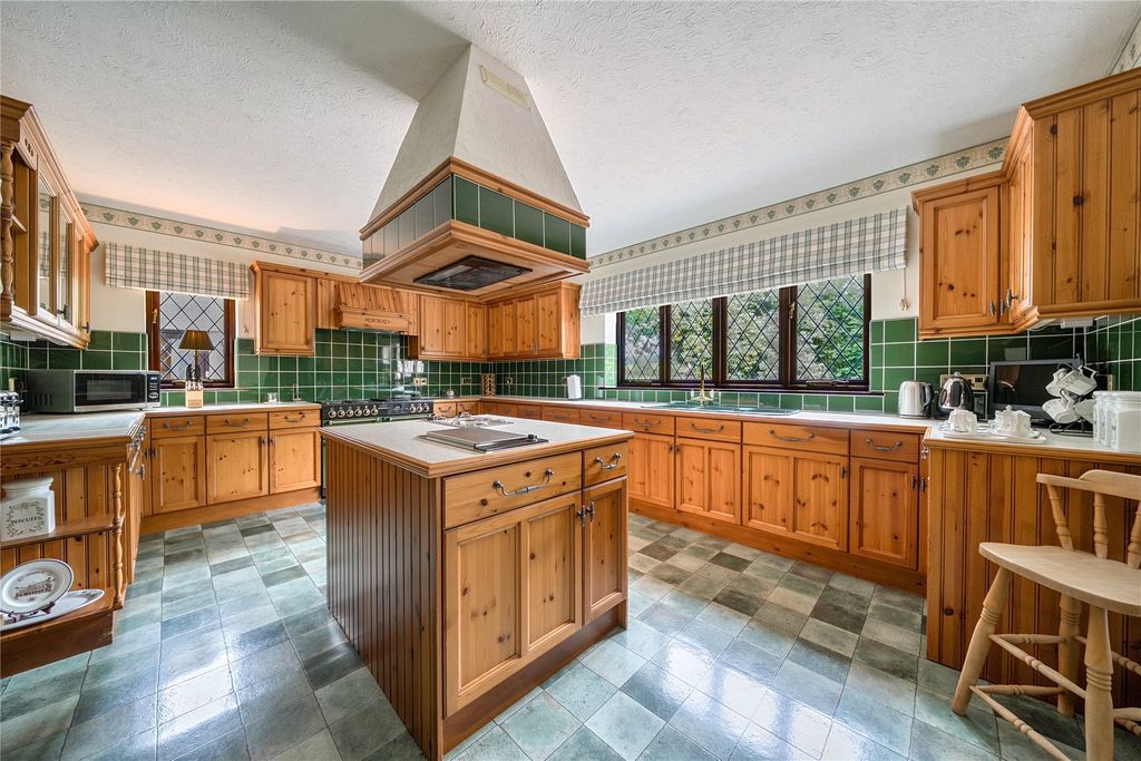 Property photo 2 of 10 Kitchen
