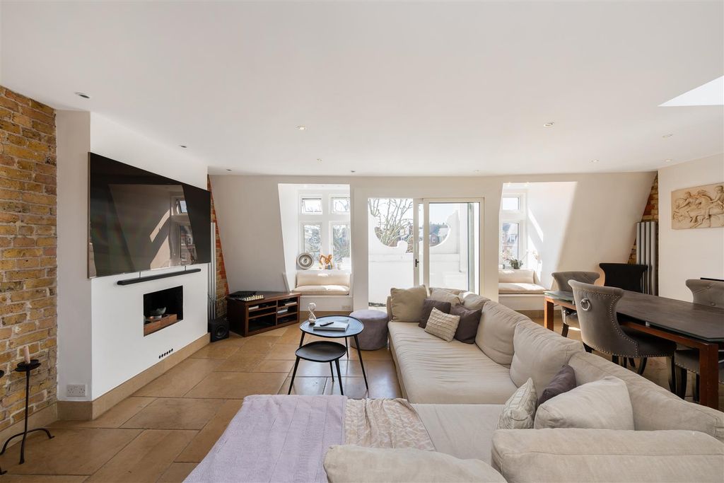 Property photo 2 of 18 5, 13 Lennox Gardens Hi-1.Jpg