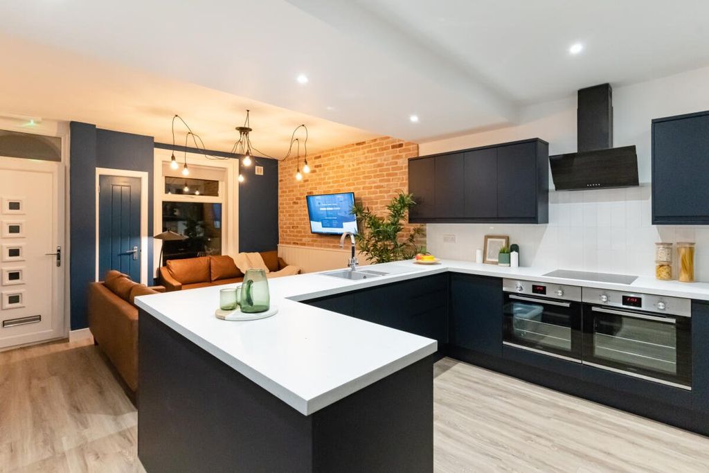 Property photo 2 of 17 Picture No. 01