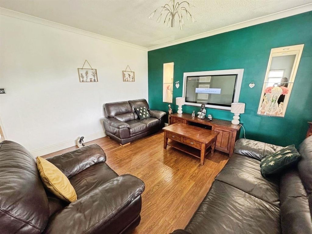 Property photo 2 of 21 4