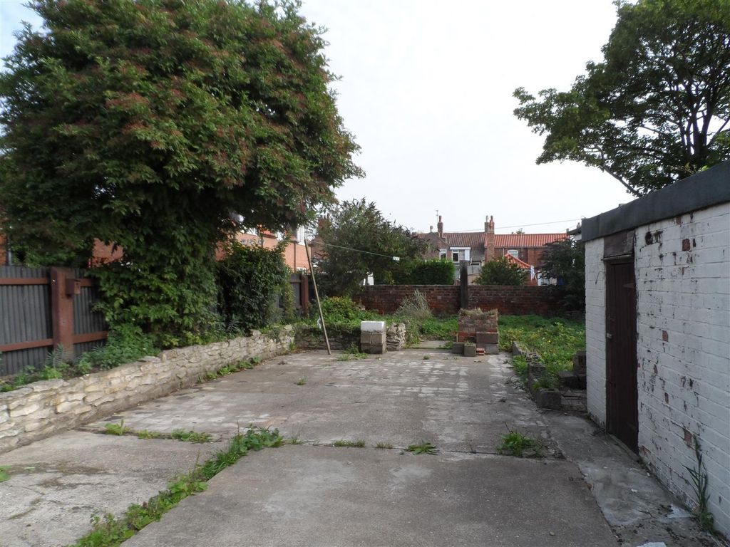Property photo 3 of 10 Garden