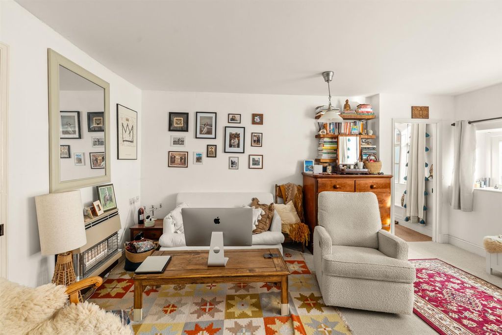 Property photo 2 of 19 164-Kingstreet-015.Jpg