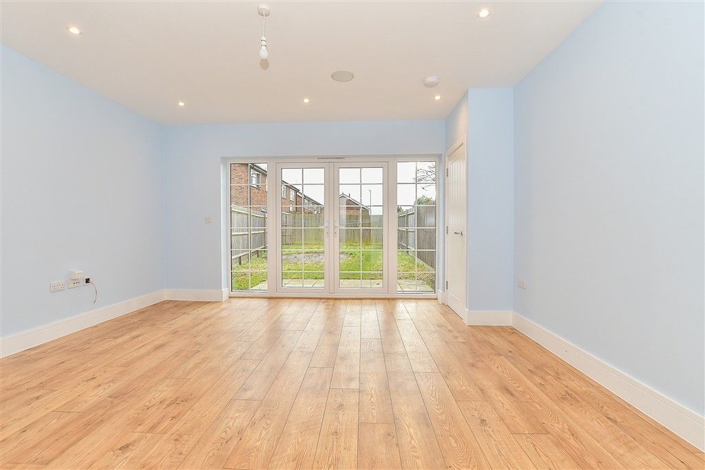 Property photo 1 of 14 Lounge