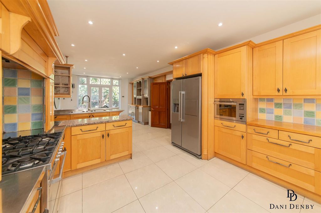 Property photo 3 of 30