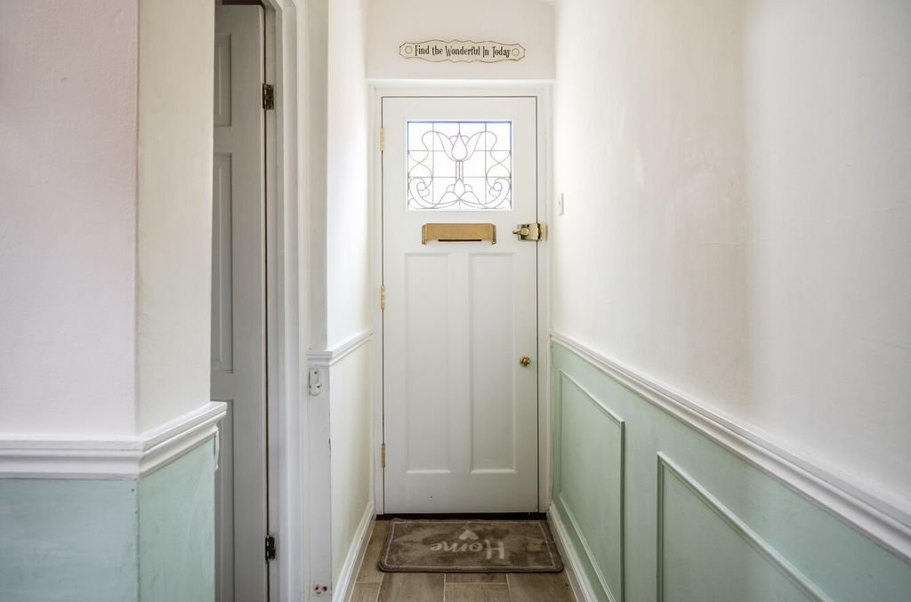 Property photo 3 of 21 Hallway