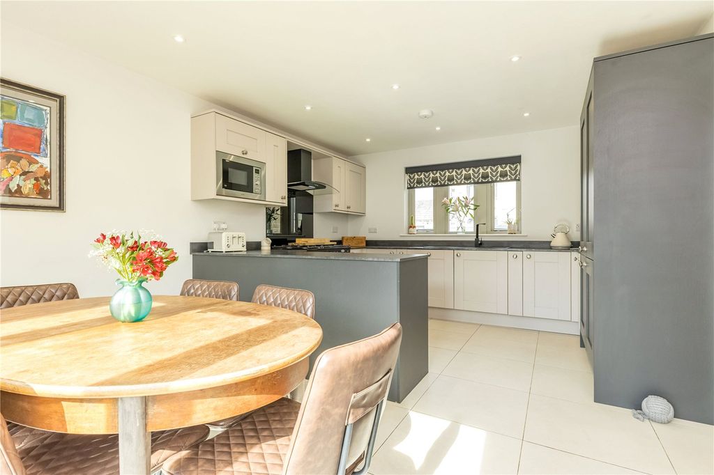 Property photo 2 of 27 Dining Kitchen
