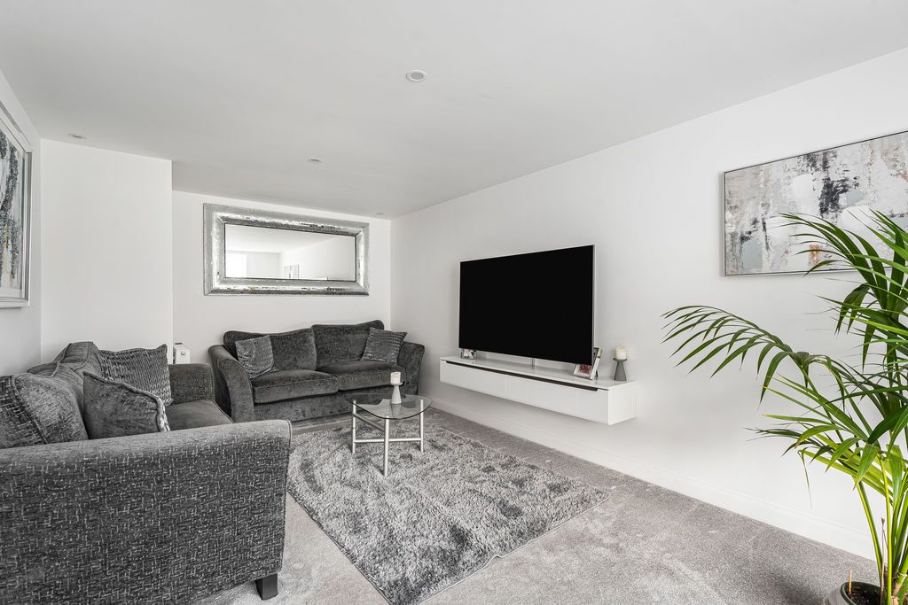 Property photo 2 of 25 Lounge