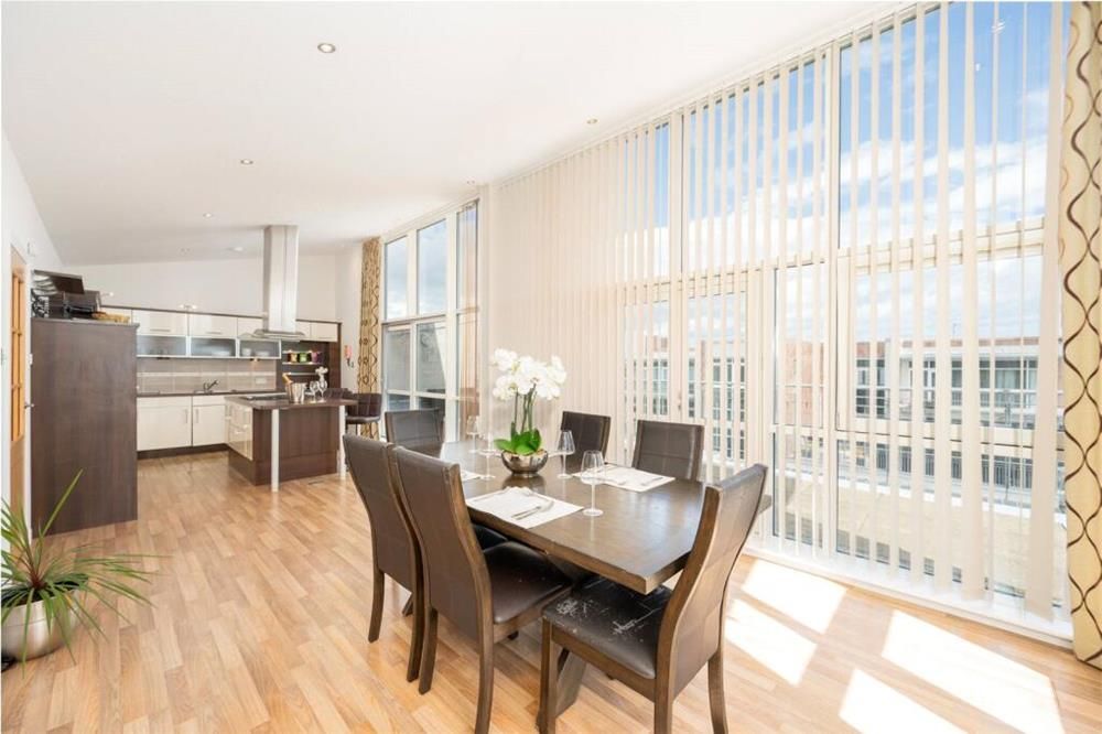 Property photo 1 of 20 Dining Kitchen