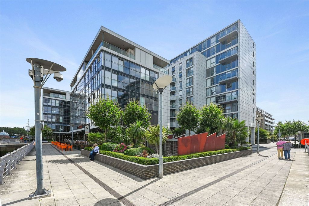 Property photo 2 of 12 New Capital Quay