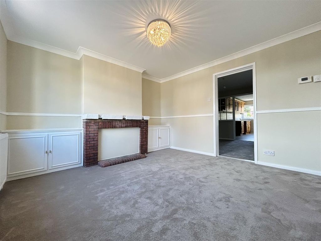 Property photo 2 of 13 Lounge