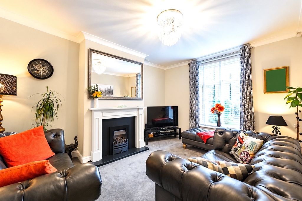 Property photo 2 of 24 Sitting Room