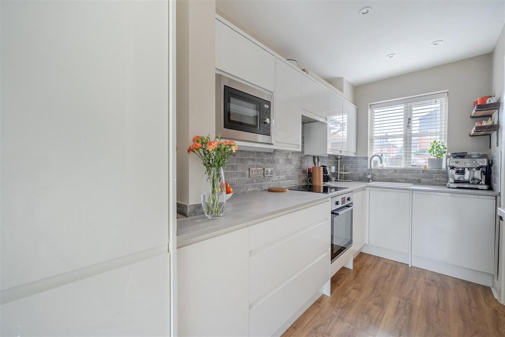 Property photo 2 of 14 1406844-11-6985Bdbce1412.Jpg