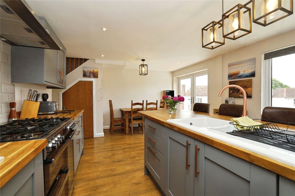 Property photo 3 of 22 Picture No. 02