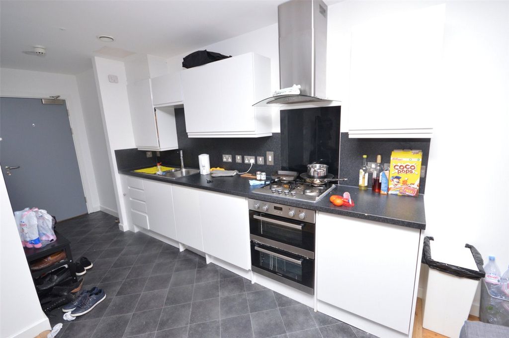 Property photo 3 of 7 Kitchen