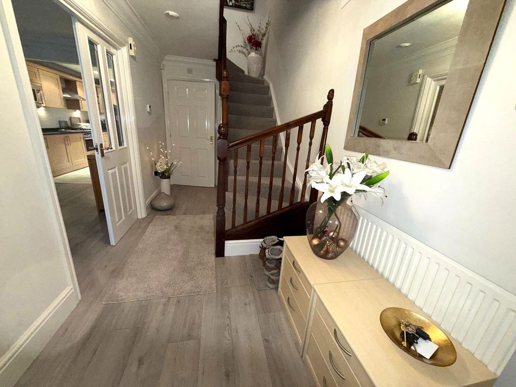 Property photo 2 of 14 Hallway