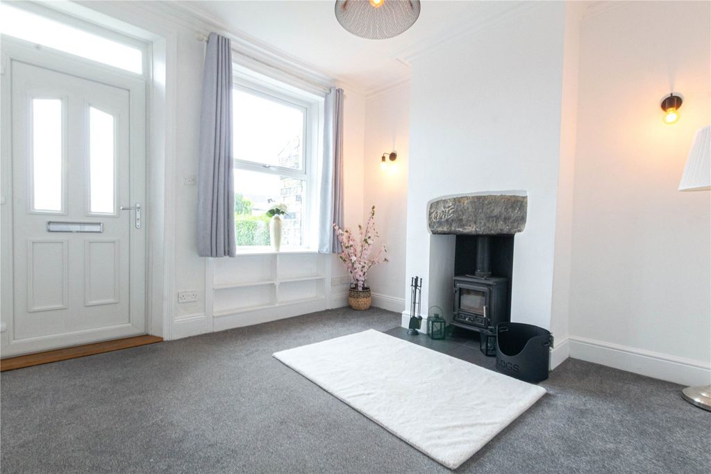 Property photo 3 of 35 Lounge