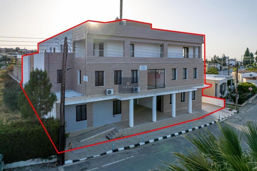 Property photo 1 of 40