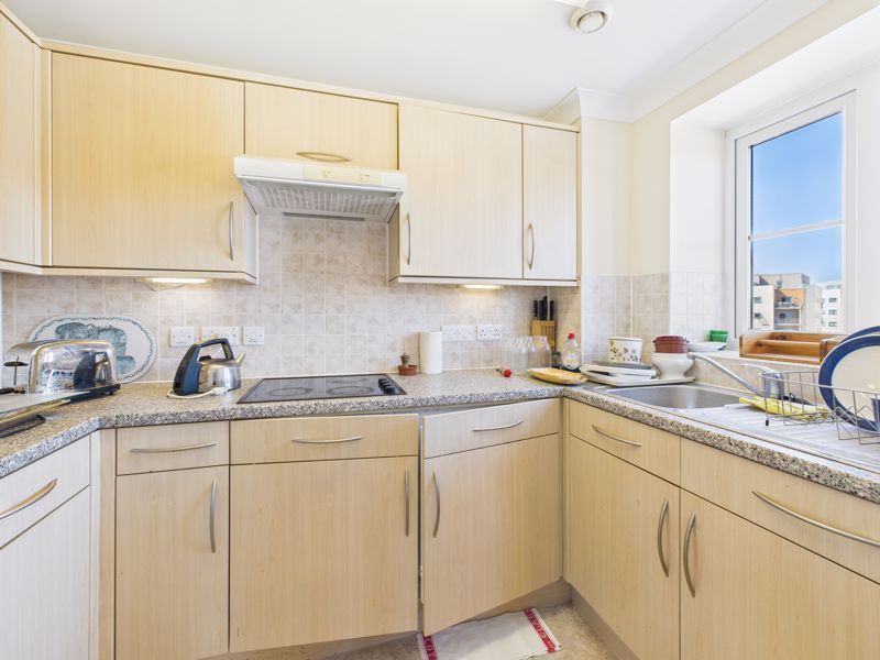 Property photo 3 of 11 Kitchen