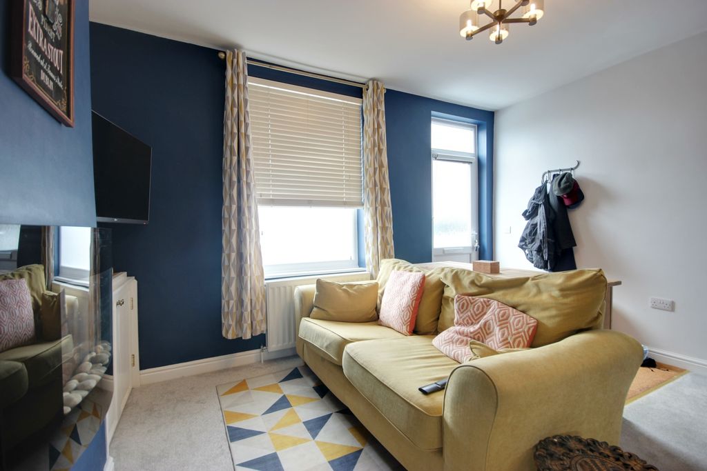 Property photo 3 of 16 1 Lounge B