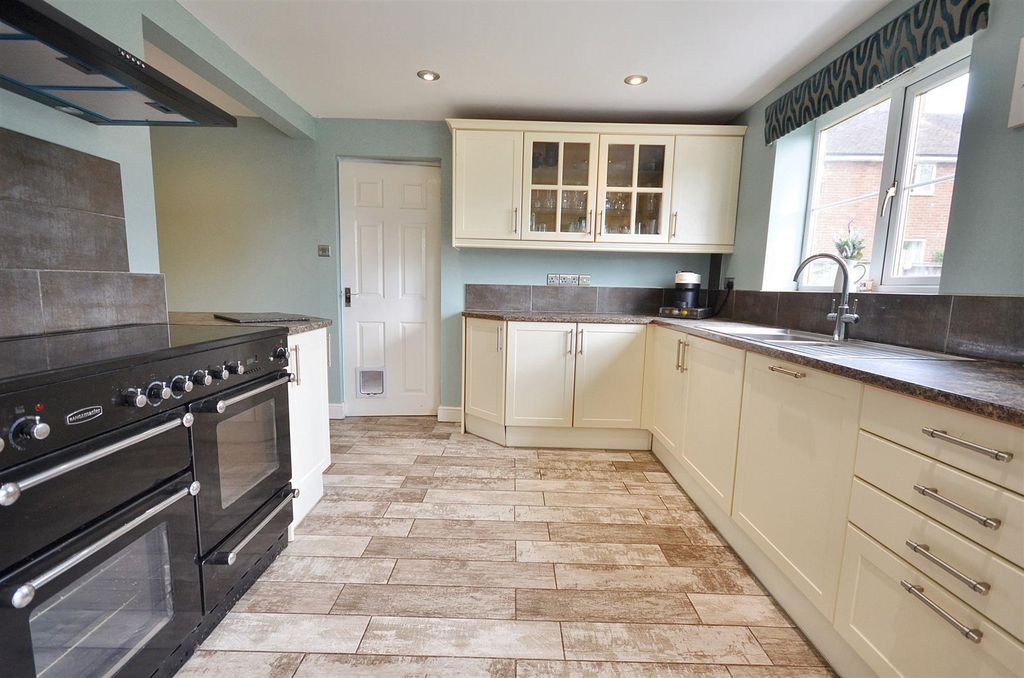 Property photo 3 of 22 Breakfast Kitchen