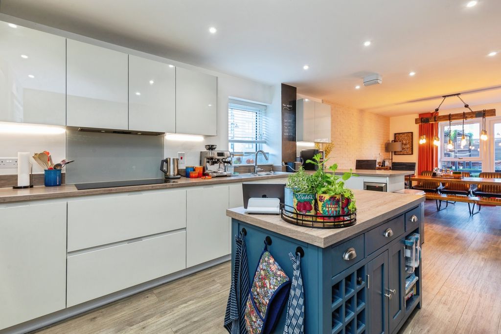 Property photo 2 of 20 Kitchen/ Diner