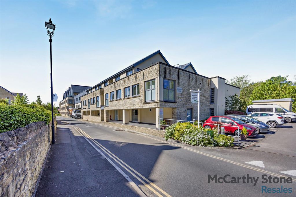 Property photo 1 of 21 Bowles Court