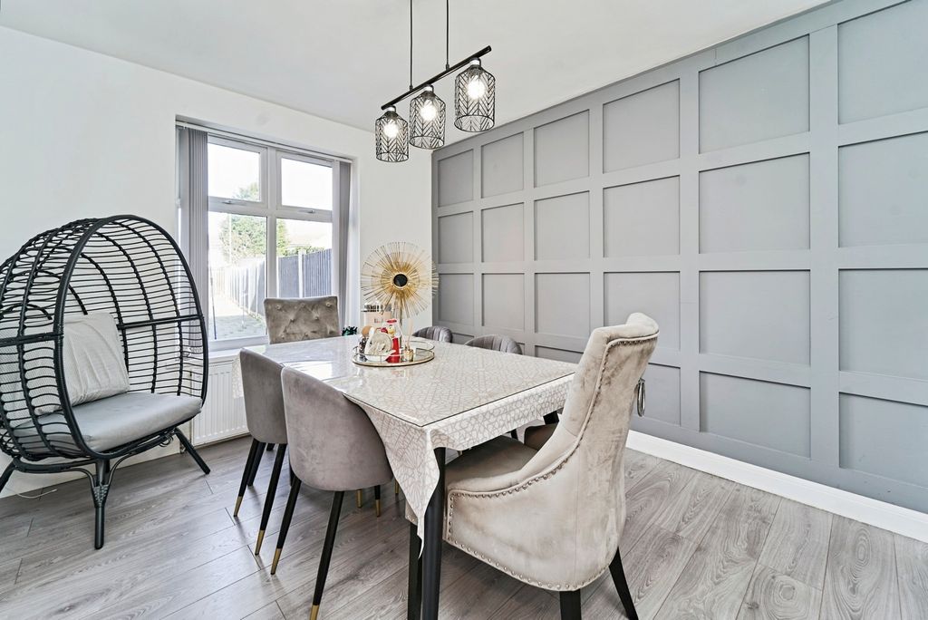 Property photo 3 of 18 Pbox-Img.Jpg