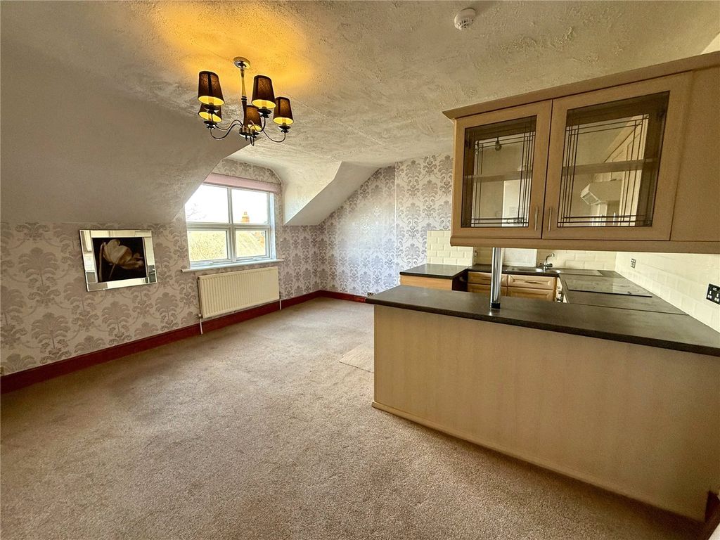 Property photo 3 of 8 Lounge