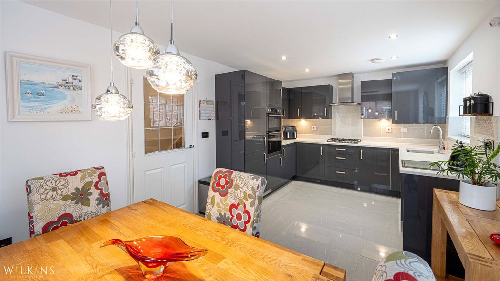 Property photo 2 of 33 Picture No. 23