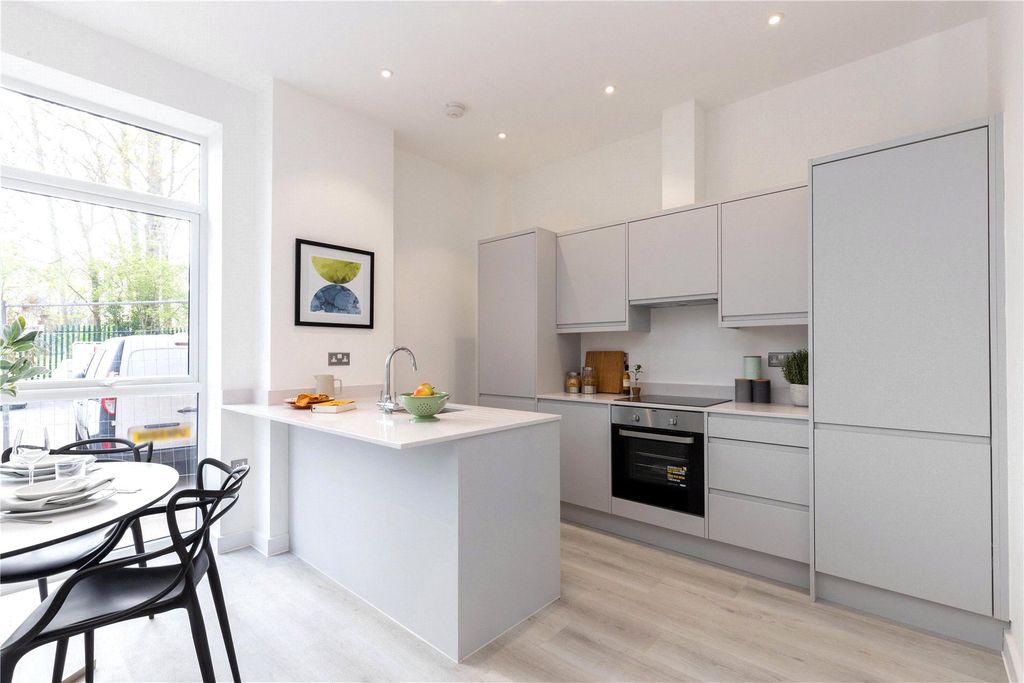 Property photo 2 of 6 Picture No. 14