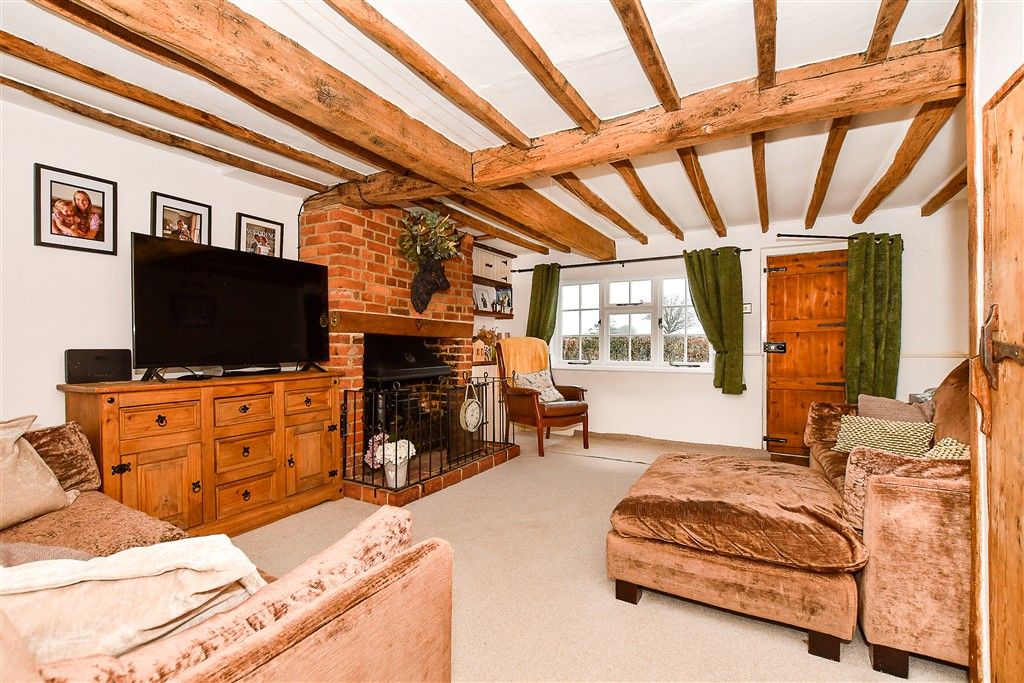 Property photo 3 of 11 Lounge