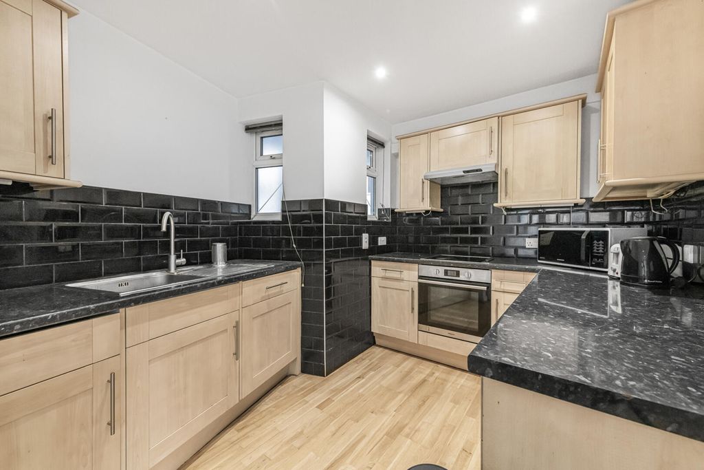 Property photo 2 of 14 Kitchen