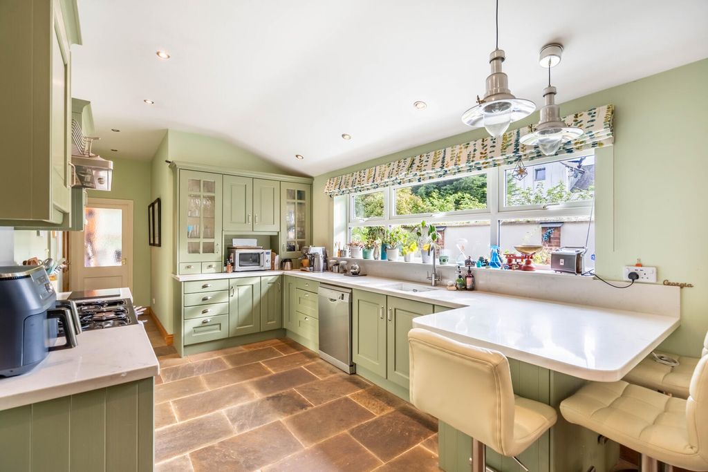 Property photo 3 of 31 Kitchen
