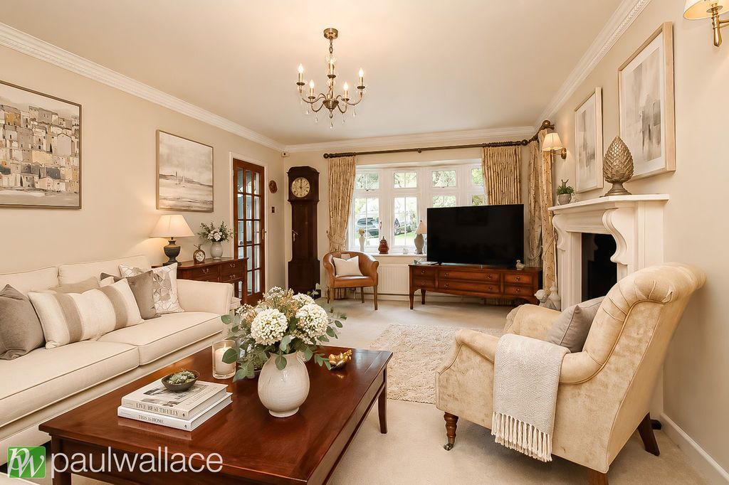 Property photo 2 of 21 Lounge