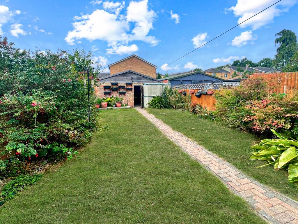 Property photo 2 of 15 4152422