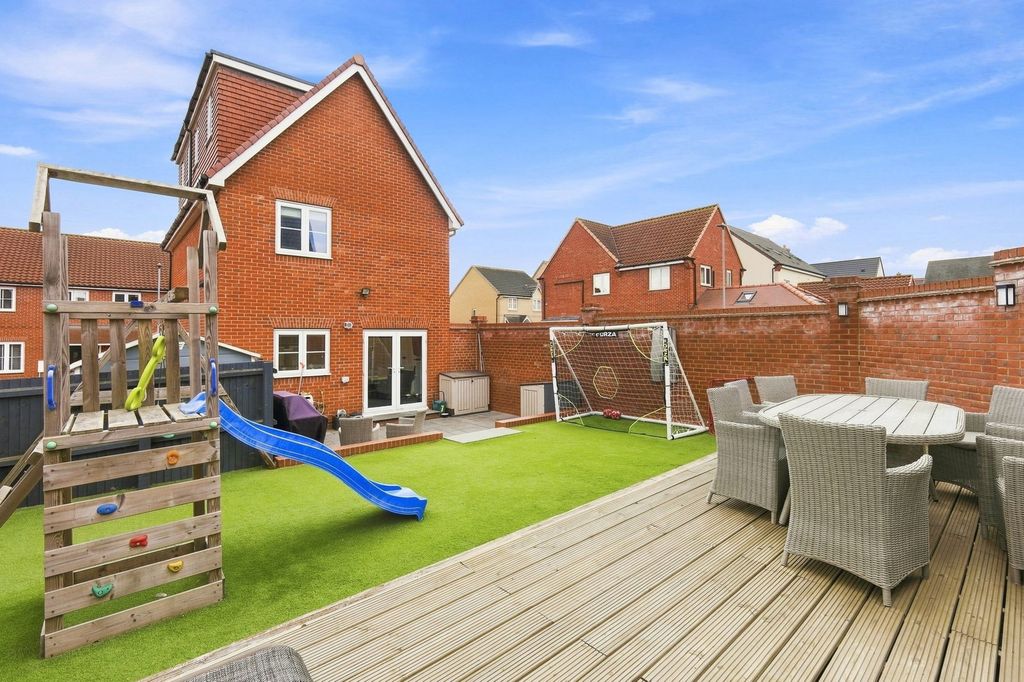 Property photo 2 of 25