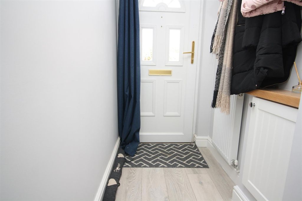 Property photo 2 of 18 Entrance