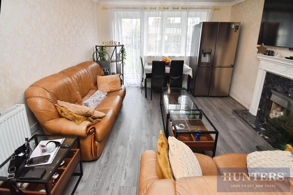 Property photo 2 of 7 Living Room