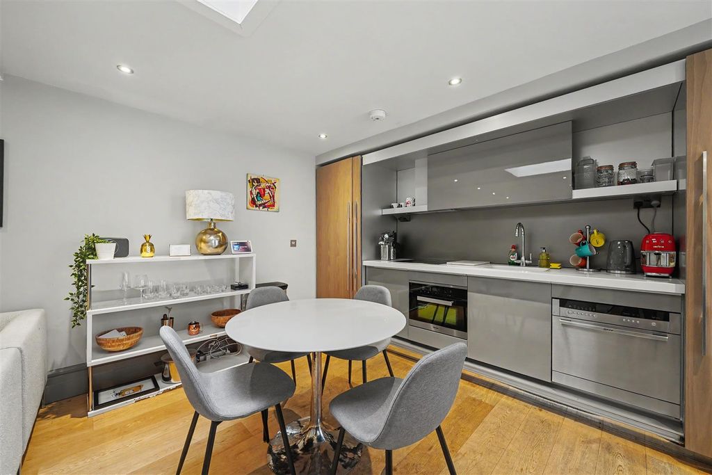 Property photo 3 of 12 Flat 3, 33 Dorset Square Nw1 6Qj-9.Jpg