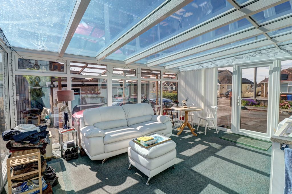 Property photo 3 of 29 Conservatory 1.1